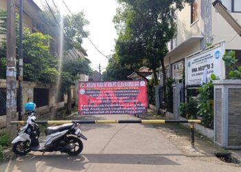 Warga Benda Baru dan Satpol PP Bersitegang Soal Portal SMAN 3 Tangsel