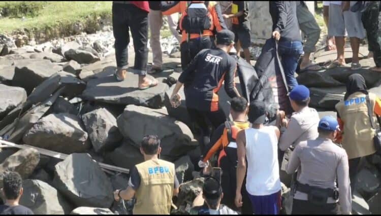 Jasad Korban Kedua yang Terseret Ombak di Pantai Karangseke Lebak Akhirnya Ditemukan