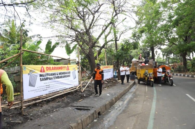 Banyak Dikeluhkan Warga, TPS Liar di Jalan TMP Taruna Tangerang Ditutup