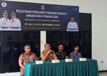 Disnaker Kota Tangerang Gandeng Yonif Mekanis 2023 AK Gelar Pelatihan Menjahit