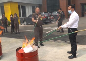 Kejari Kabupaten Tangerang Musnahkan 5 Kg Sabu dan Satu Senjata Api