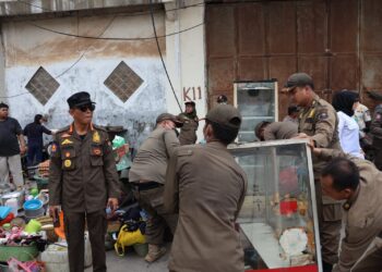 Diduga Jadi Biang Banjir, 135 Bangunan Liar di Dadap Dibongkar