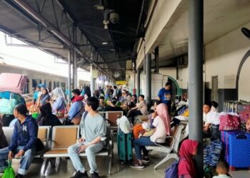 Suasana di salah satu stasiun wilayah KAI Daop 1 Jakarta saat liburan sekolah.  (iISTIMEWA)