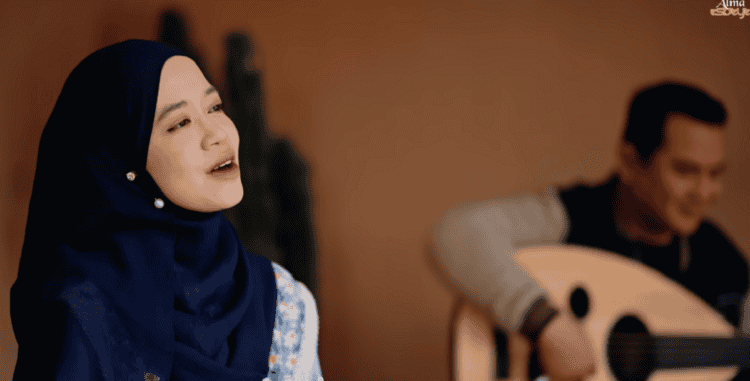 Lirik Lagu Wulidal Musyarrof - Alma Esbeye