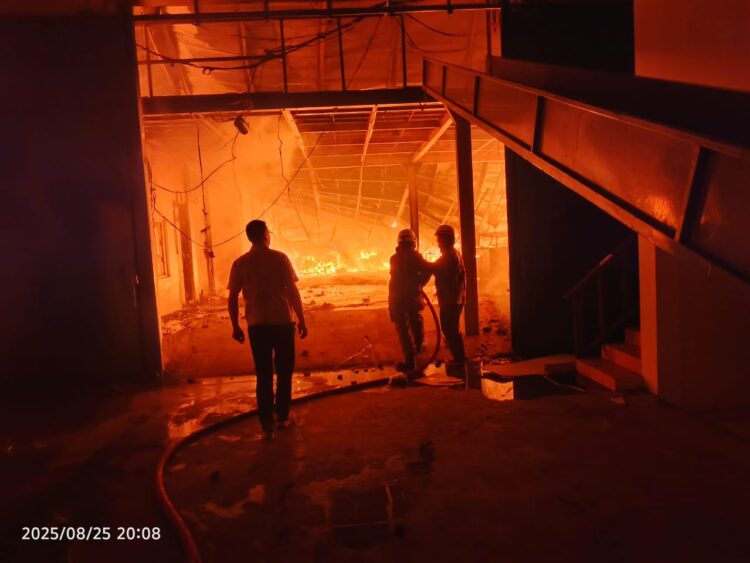 Kebakaran Hebat Hanguskan 4 Gedung Pabrik Mainan Anak Di Kosambi