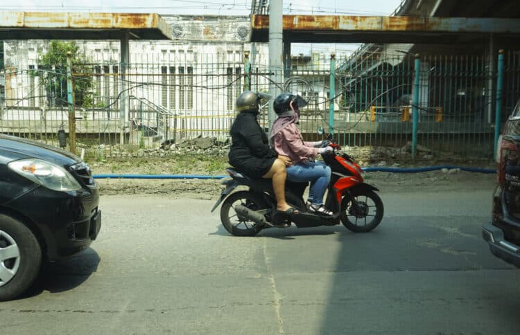 Buat Pengendara Wanita, Ini Lima Hal yang Perlu Diketahui Agar Aman di Jalan