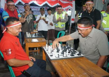 Kapolresta Tangerang Kalahkan Ketua RW dalam Duel Catur