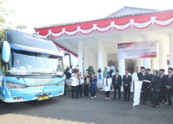 Bupati Zakiyah Lepas 19 Siswa Asal Kabupaten Serang Berangkat ke Sekolah Rakyat Tangsel