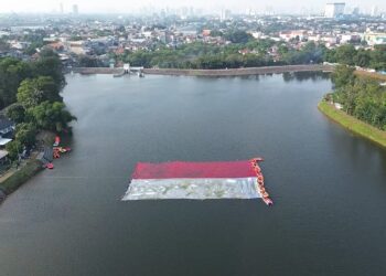 FPTS Bentangkan Bendera Raksasa di Situ Gintung, Jadi Simbol Persatuan dan Kebersamaan