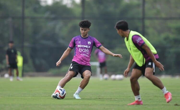 Hokky Caraka Resmi Gabung Persita