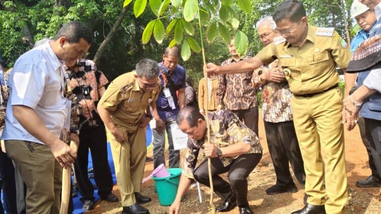 Sidak ke Industri di Jatake Kota Tangerang, Menteri Lingkungan Hidup Soroti Cerobong Pabrik