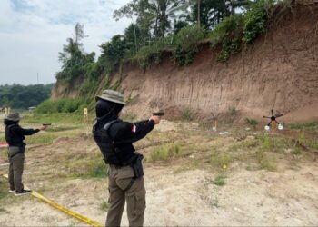 Aksi Srikandi Brimob Polda Banten! Latihan Menembak Sniper hingga Pistol Texas