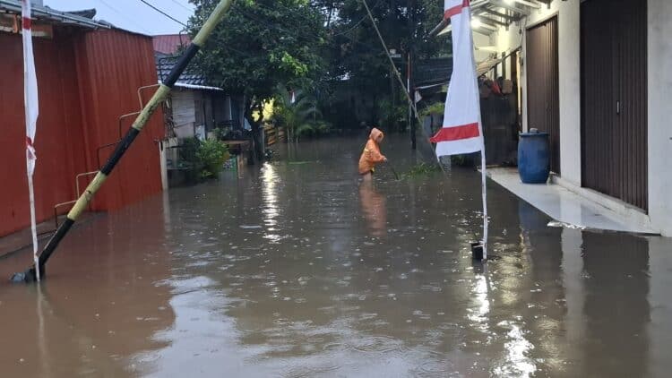 Hujan Deras Sebabkan Banjir di Tangsel, 805 Kepala Keluarga Terdampak