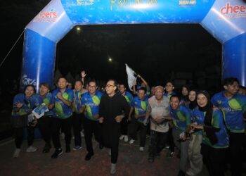 Rano Alfath Berikan Hadiah Umroh dan Sepeda Motor di Color Run Night KNPI Kota Tangerang 2025