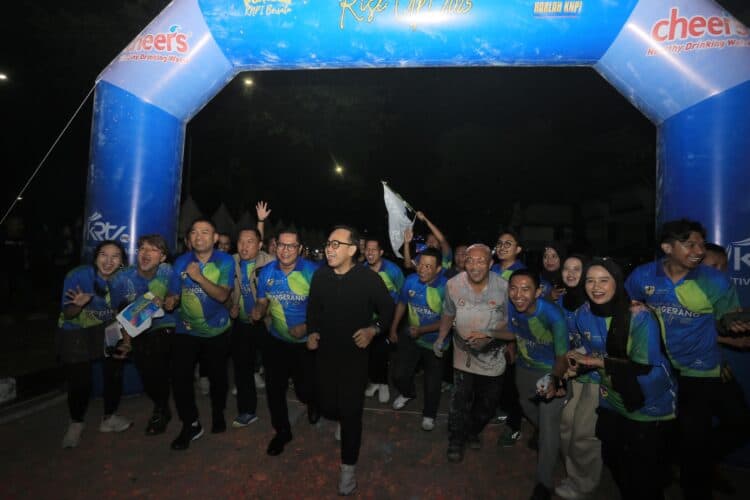 Rano Alfath Berikan Hadiah Umroh dan Sepeda Motor di Color Run Night KNPI Kota Tangerang 2025