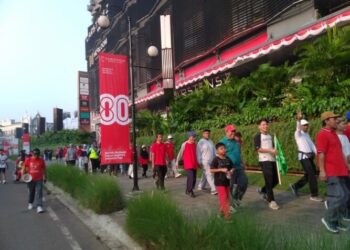Jalan sehat dalam rangka Semarak Hari Syiar Ber-Muhammadiyah (HSB) sekaligus memperingati Kemerdekaan Republik Indonesia (KRI) ke-80, yang digelar Pimpinan Cabang Muhammadiyah (PCM) Pagedangan, Kabupaten Tangerang, Sabtu (9/8/2025).