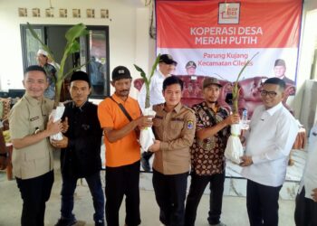 KMP Parung Kujang Lebak Terima 2.000 Batang Bibit Pisang