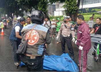 Pengendara Motor Tewas Mengenaskan Depan Mall Bale Kota Tangerang Saat Turun Hujan
