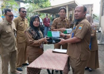 Distan Lebak Bekali Penyuluh dengan Alat Ukur pH Tanah