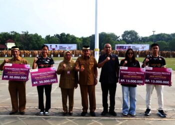 Sambut Hari Olahraga Nasional ke-42, Bupati Tangerang Berikan Penghargaan Kepada 4 Atlet Berprestasi