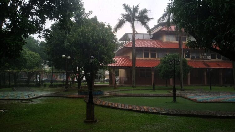 Cuaca Kota Tangerang Sepekan Didominasi Hujan Ringan, Warga Diimbau Tetap Waspada