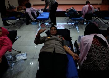 Sambut HUT ke-77, Polwan Polda Banten Gelar Donor Darah