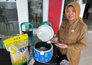 Disperindag Kabupaten Tangerang Salurkan 1 Ton Beras SPHP, Warga Antusias