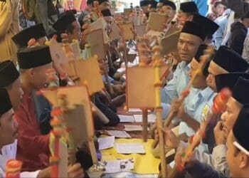 Unik, Warga di Lebak Rayakan Maulid Nabi dengan Zikir Pakai Kipas Bambu, Begini Maknanya
