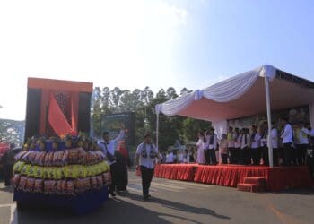 Warga Tangerang Tumpah Ruah Ikuti Tradisi Ngarak Perahu Muludan