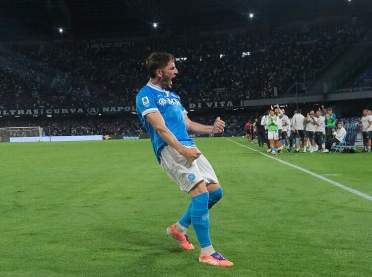 Napoli Masih Sempurna di Serie A