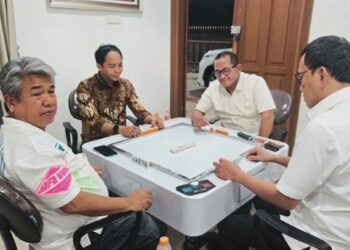 Dua Menteri Terseret Domino