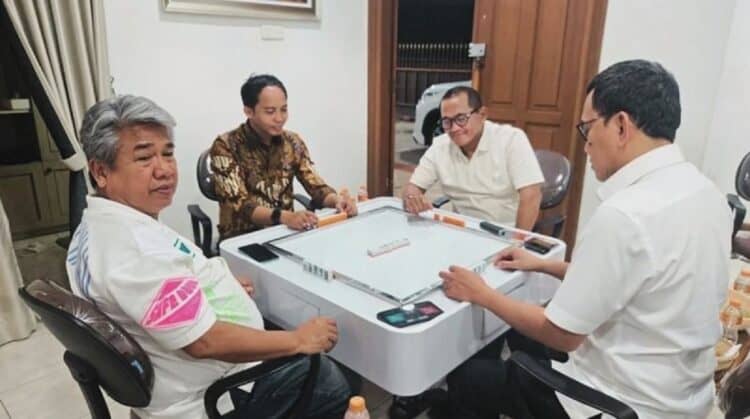 Dua Menteri Terseret Domino