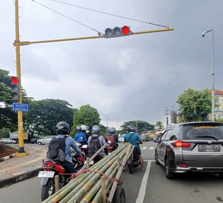 "Rayap Besi" Gasak 5 Tiang Lalu Lintas di Tangerang Selatan