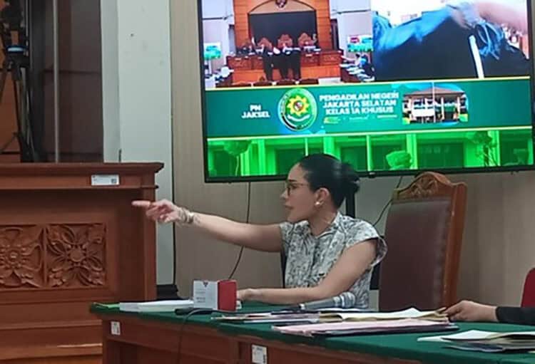 Nikita Mirzani Cekcok dengan Jaksa di Persidangan