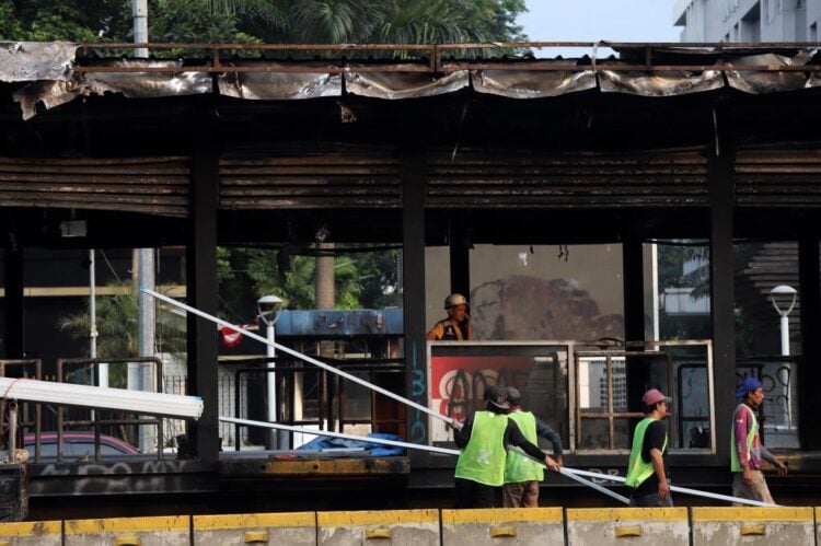 22 Halte Transjakarta Rusak Akibat Kerusuhan, 6 Diantaranya Dibakar dan Dijarah