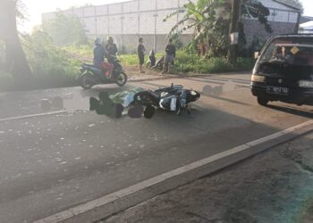Tragis!, Pengendara Diduga Ojol di Tangerang Tewas Terlindas Truk di Jalan Kutruk