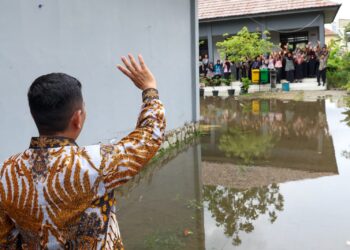 Tangani Banjir di SMAN 15 Kota Tangerang, Gubernur Andra Soni Siapkan Opsi Rehabilitasi atau Relokasi