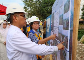 Pastikan Serang Bebas Banjir, Gubernur Andra Soni Tinjau Normalisasi Sungai Cibanten