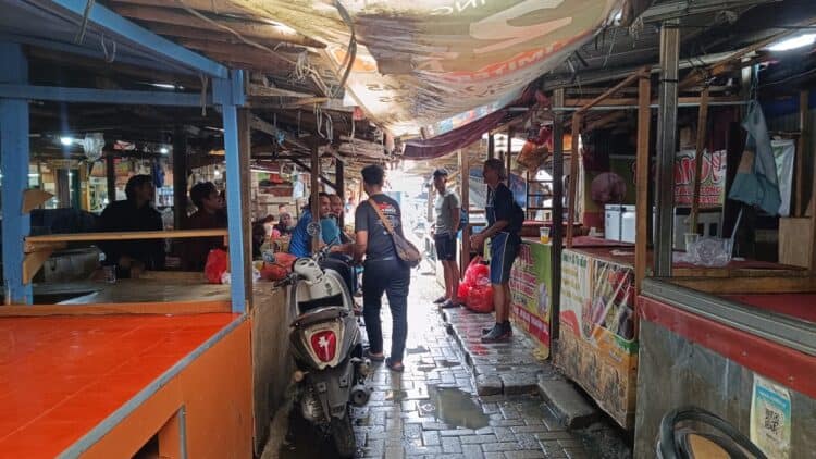 Melawan Saat Dipalak Preman, Pedagang di Pasar Jombang Nyaris Dibacok