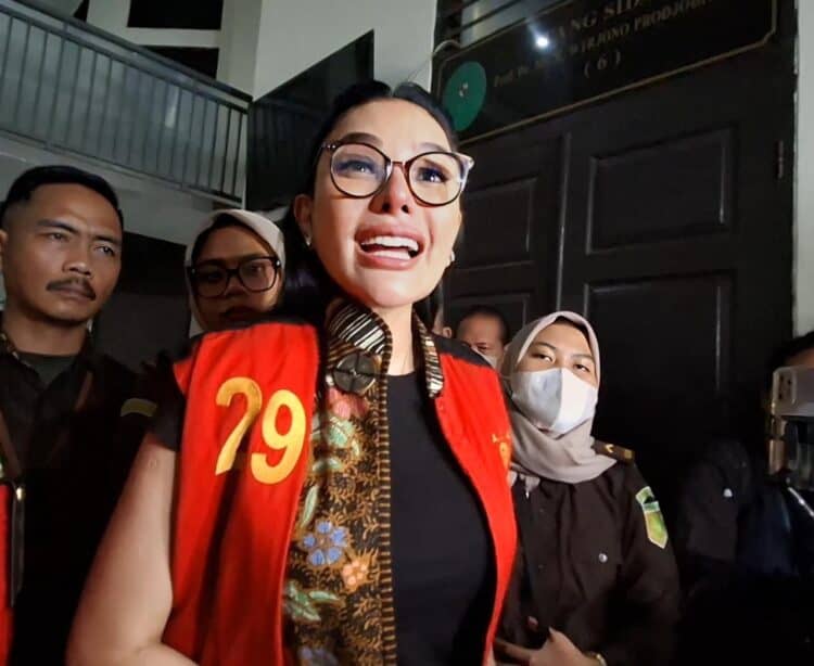 Nikita Mirzani Dituntut 11 Tahun Penjara dan Denda Rp 2 M