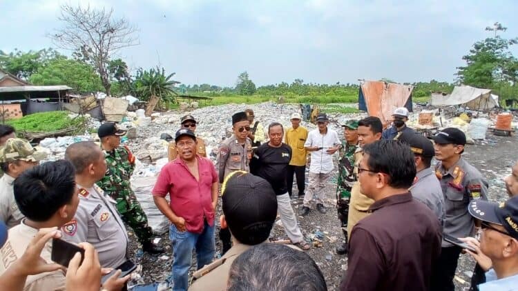 Sebabkan Polusi Udara di Sindang Jaya, 22 Lapak Limbah Ilegal Disegel