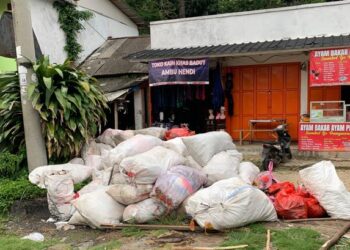 Tumpukan Sampah di Terminal Baduy Ancam Kesehatan Warga