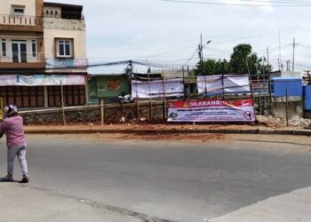 Pemkot Tangerang Bongkar TPS Liar Tekukan Buah