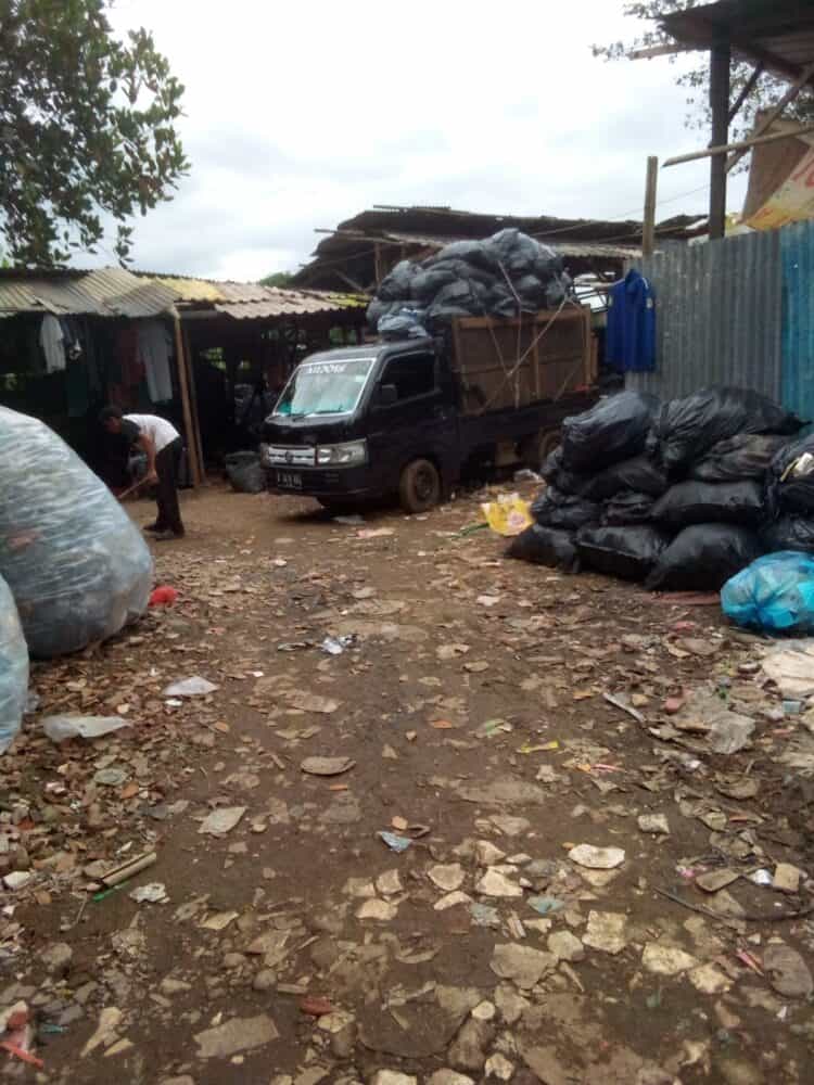 Sudah Disegel KLH, Warga Pamulang Kecewa TPS Ilegal Masih Beroperasi Hingga Bakar Sampah