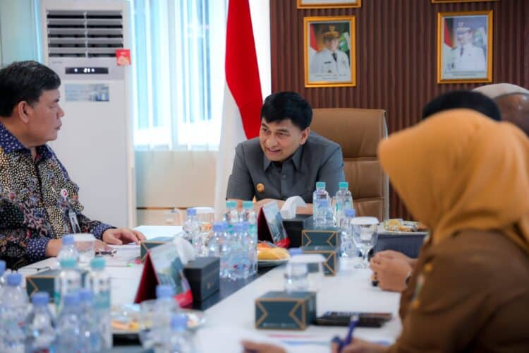 Wakil Gubernur (Wagub) Banten Dimyati Natakusumah berkunjung ke kantor pusat Bank Banten, Kota Serang, Selasa (18/11/2025). (ISTIMEWA)