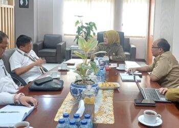 Pejabat BPKAD Banten bersama KPP Pratama Serang Barat, melakukan rakor membahas pengamanan penyetoran pajak. (ISTIMEWA)