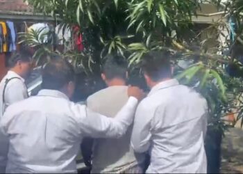 Pelaku pencabulan anak tiri, dibekuk petugas Mapolres Serang. (ISTIMEWA)