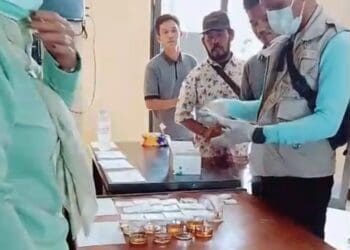 Kades dan Ratusan Perangkat Desa Se-Kecamatan Patia Pandeglang Jalani Tes Urin, Selasa (25/11/2025). (ISTIMEWA)