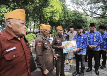 Sachrudin Kobarkan Semangat Juang dan Beri Bantuan Sosial di Hari Pahlawan