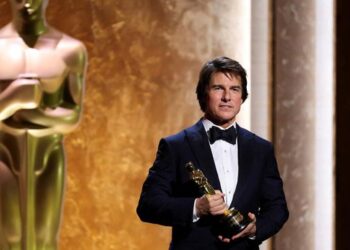 Tom Cruise Raih Piala Oscar Perdana